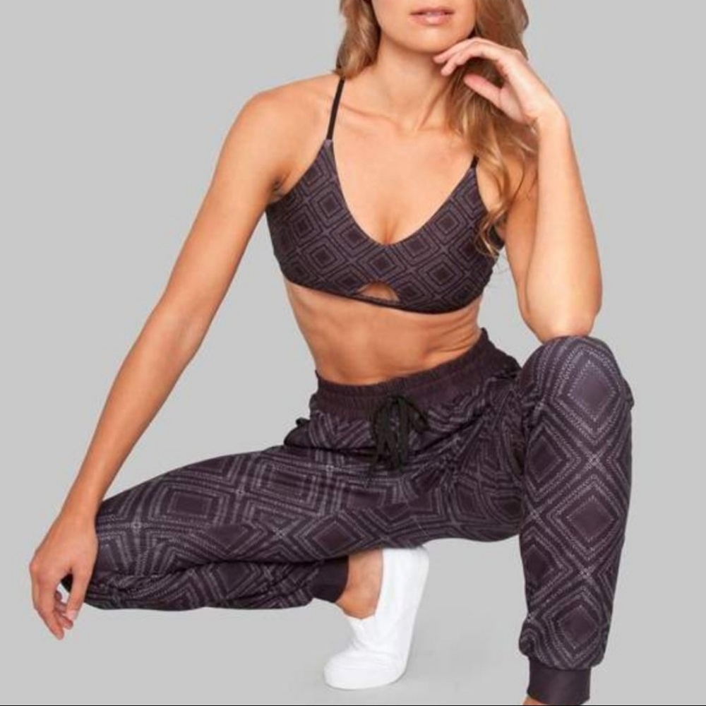 Wolven threads summit jogger Medium